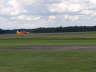 und fliegt