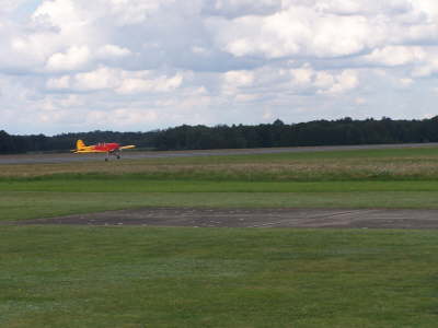 und fliegt